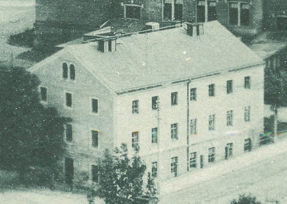 Dr.-Albert-Dietze-Straße 1 (bis 1927 Südstraße 1, 1927-1937 Pirnaer Straße 49) Radeberg Dr.-Albert-Dietze-Straße 1 (bis 1927 Südstraße 1, 1927-1937 Pirnaer Straße 49) Radeberg