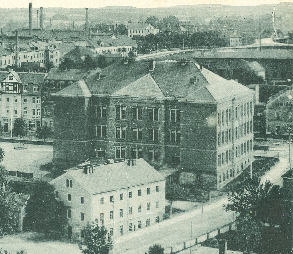 Dr.-Albert-Dietze-Straße 1 (bis 1927 Südstraße 1, 1927-1937 Pirnaer Straße 49) Radeberg Dr.-Albert-Dietze-Straße 1 (bis 1927 Südstraße 1, 1927-1937 Pirnaer Straße 49) Radeberg