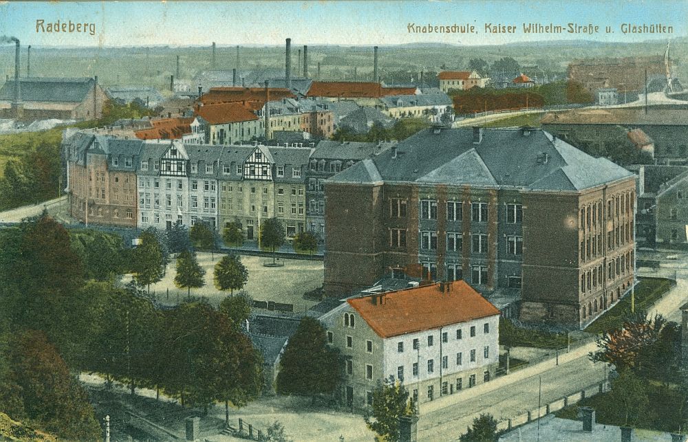 Dr.-Albert-Dietze-Stra&szlig;e 1 (bis 1927 S&uuml;dstra&szlig;e 1, 1927-1937 Pirnaer Stra&szlig;e 49)  Radeberg