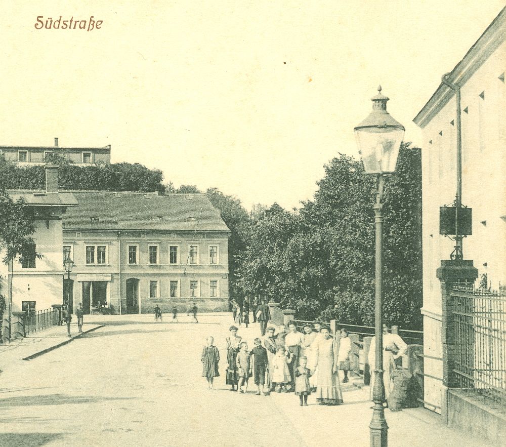 Dr.-Albert-Dietze-Straße 1 (bis 1927 Südstraße 1, 1937 Pirnaer Straße 49) Radeberg Dr.-Albert-Dietze-Straße 1 (bis 1927 Südstraße 1, 1937 Pirnaer Straße 49) Radeberg