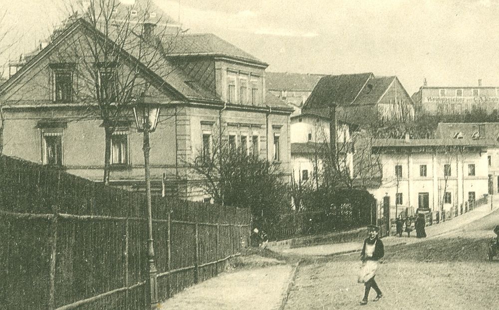 Dr.-Albert-Dietze-Stra&szlig;e 2 (bis 1927 S&uuml;dstra&szlig;e 17, 1937 Pirnaer Stra&szlig;e 32)  Radeberg