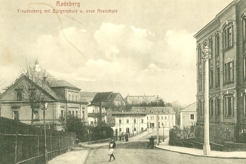 Dr.-Albert-Dietze-Straße 2 (bis 1927 Südstraße 17, 1937 Pirnaer Straße 32) Radeberg Dr.-Albert-Dietze-Straße 2 (bis 1927 Südstraße 17, 1937 Pirnaer Straße 32) Radeberg
