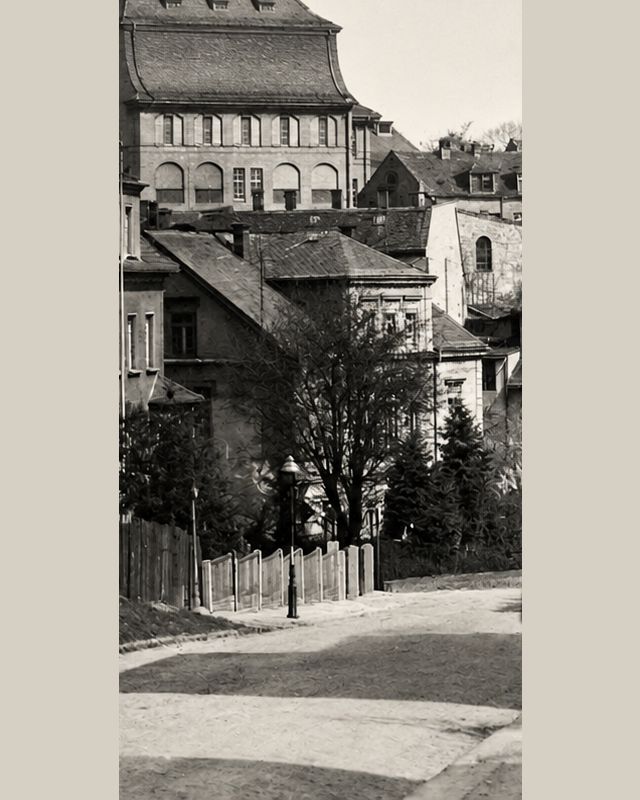 Dr.-Albert-Dietze-Stra&szlig;e 2 (bis 1927 S&uuml;dstra&szlig;e 17, 1937 Pirnaer Stra&szlig;e 32)  Radeberg