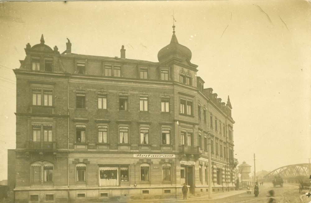 Dr.-Albert-Dietze-Stra&szlig;e 19 (bis 1927 S&uuml;dstra&szlig;e 12, 1937 Pirnaer Stra&szlig;e 69)  Radeberg