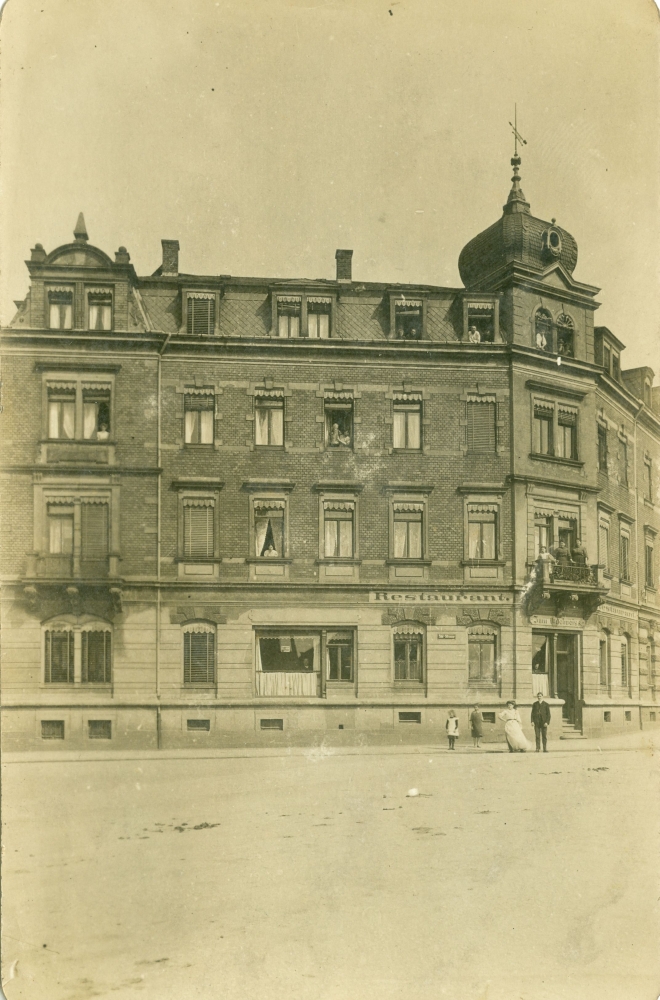 Dr.-Albert-Dietze-Stra&szlig;e 19 (bis 1927 S&uuml;dstra&szlig;e 12, 1937 Pirnaer Stra&szlig;e 69)  Radeberg