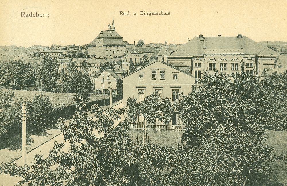 Dr.-Albert-Dietze-Stra&szlig;e,  H&ouml;he S&auml;gewerk (bis 1927 S&uuml;dstra&szlig;e, 1937 Pirnaer Stra&szlig;e)  Radeberg