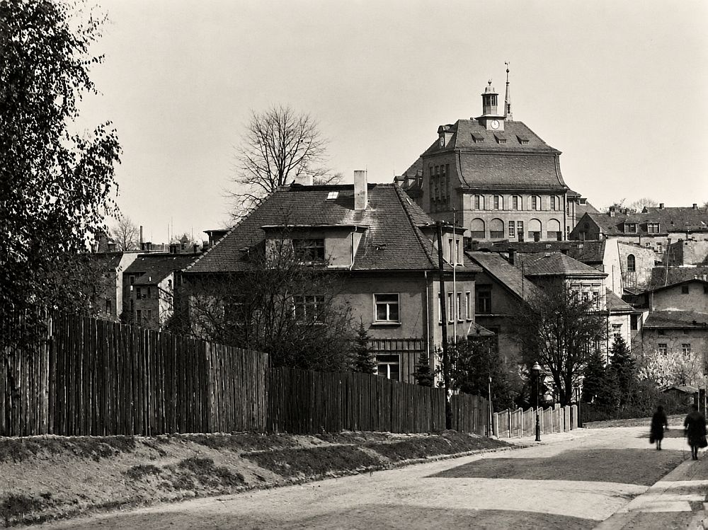 Dr.-Albert-Dietze-Stra&szlig;e,  H&ouml;he S&auml;gewerk (bis 1927 S&uuml;dstra&szlig;e, 1937 Pirnaer Stra&szlig;e)  Radeberg