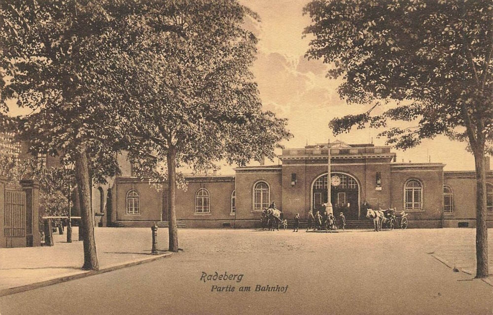 Am Bahnhof 2 (vor 1905 Bahnhofstraße 10, 1905 Am Bahnhof 1, 1910 - 1927 Bahnhof 1, 1937 Am Bahnhof 1) Radeberg Am Bahnhof 2 (vor 1905 Bahnhofstraße 10, 1905 Am Bahnhof 1, 1910 - 1927 Bahnhof 1, 1937 Am Bahnhof 1) Radeberg