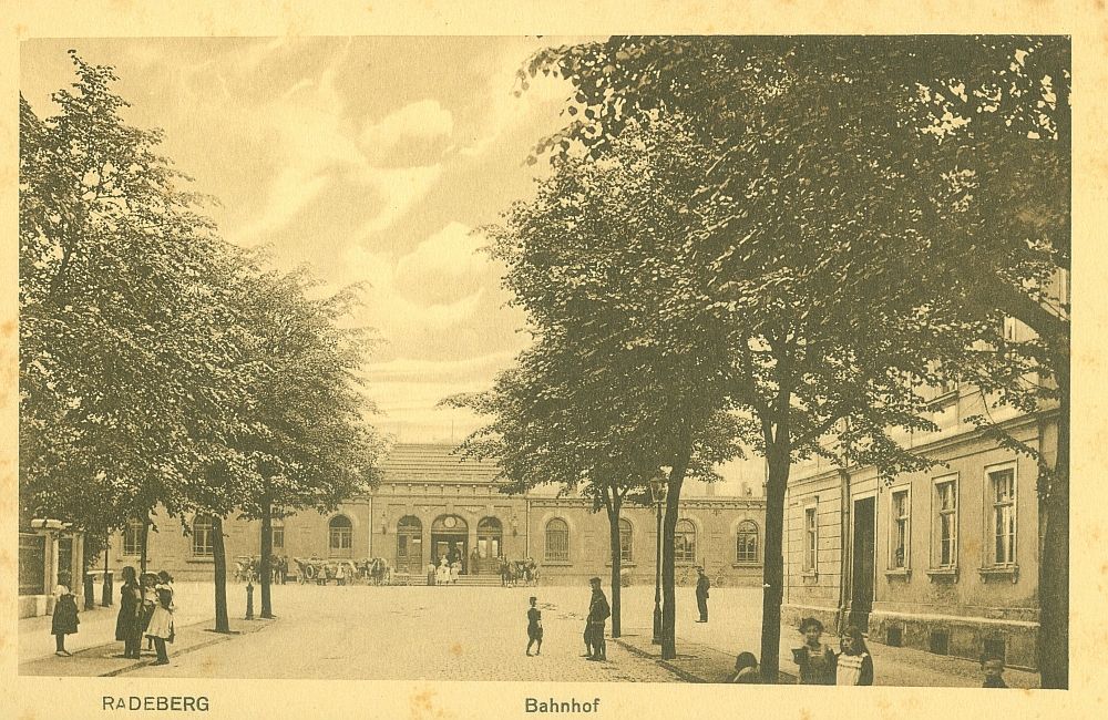 Am Bahnhof 2 (vor 1905 Bahnhofstra&szlige 10, 1905 Am Bahnhof 1, 1910 - 1927 Bahnhof 1, 1937 Am Bahnhof 1)  Radeberg