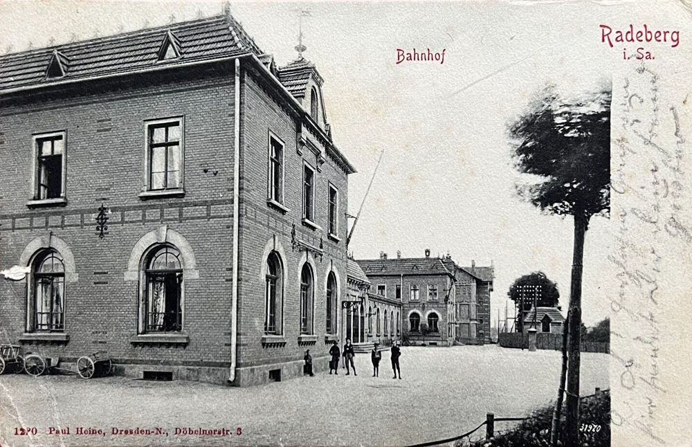 Am Bahnhof 2 (vor 1905 Bahnhofstra&szlige 10, 1905 Am Bahnhof 1, 1910 - 1927 Bahnhof 1, 1937 Am Bahnhof 1)  Radeberg