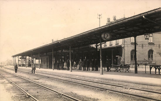 Am Bahnhof 2 (vor 1905 Bahnhofstra&szlige 10, 1905 Am Bahnhof 1, 1910 - 1927 Bahnhof 1, 1937 Am Bahnhof 1)  Radeberg