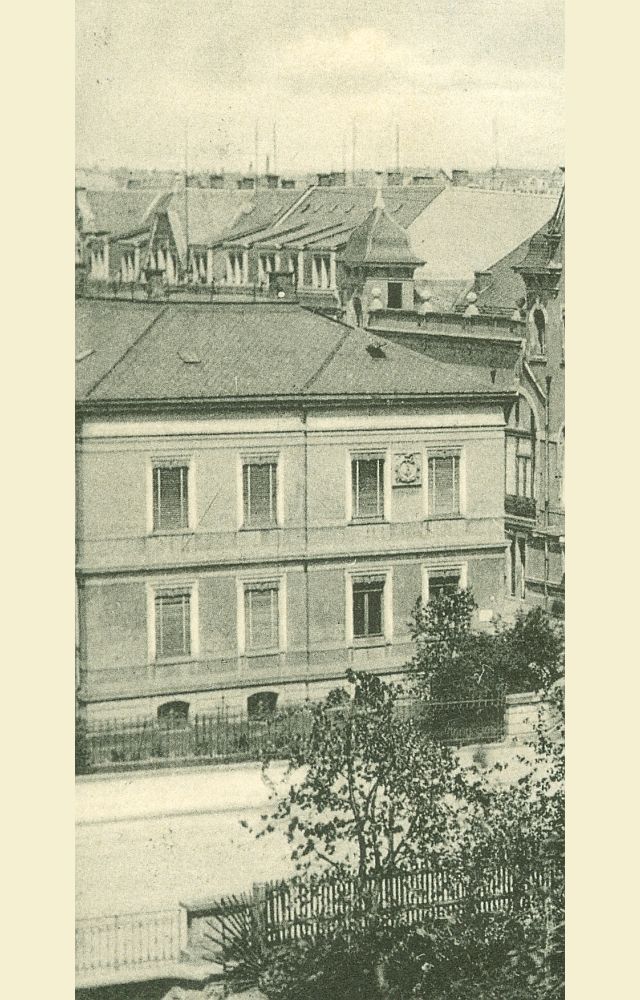 August-Bebel-Stra&szlig;e 1 (vor 1910 Dresdener Stra&szlig;e 23, 1910 - 1945 Bismarckstra&szlig;e 1)  Radeberg