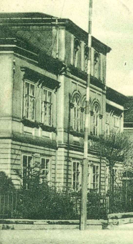 Badstraße 1 (1933-45 Adolf Hitler-Straße 1)  Radeberg