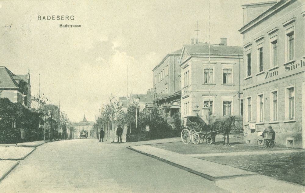Badstraße 2 (vor 1905 Badstraße 21, 1905 - 1933 Badstraße 2, 1933 - 1945 Adolf-Hitler-Straße 2) Radeberg Badstraße 2 (vor 1905 Badstraße 21, 1905 - 1933 Badstraße 2, 1933 - 1945 Adolf-Hitler-Straße 2) Radeberg
