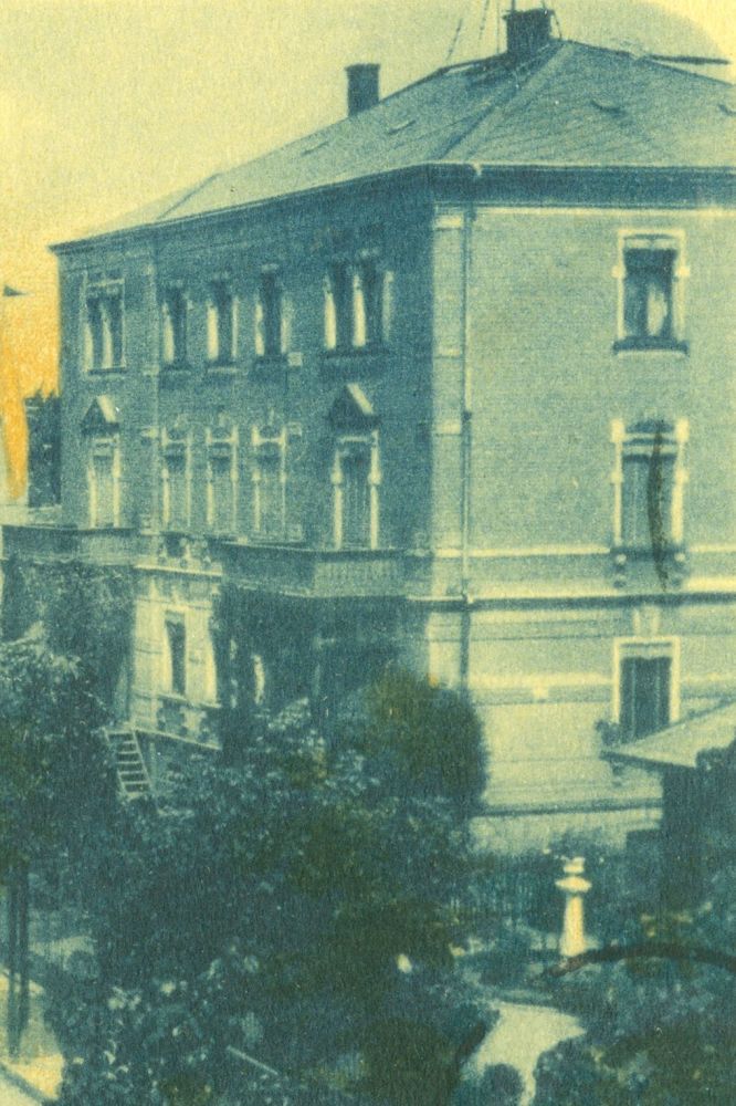 Badstraße 4 (vor 1905 Badstraße 20, 1905 - 1933 Badstraße 4, 1933 - 1945 Adolf-Hitler-Straße 4) Radeberg Badstraße 4 (vor 1905 Badstraße 20, 1905 - 1933 Badstraße 4, 1933 - 1945 Adolf-Hitler-Straße 4) Radeberg