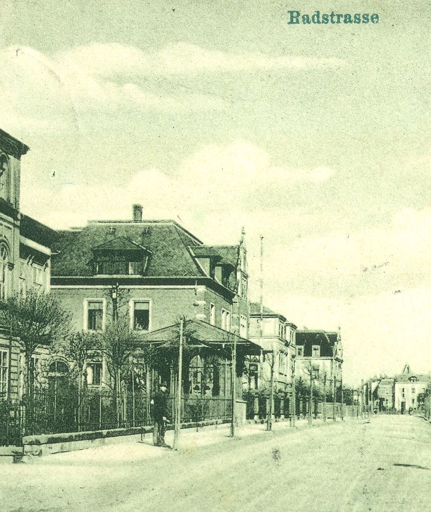 Badstraße 9 (vor 1905 Badstraße 4, 1905 - 1933 Badstraße 9, 1933 - 1945 Adolf-Hitler-Straße 9) Radeberg Badstraße 9 (vor 1905 Badstraße 4, 1905 - 1933 Badstraße 9, 1933 - 1945 Adolf-Hitler-Straße 9) Radeberg