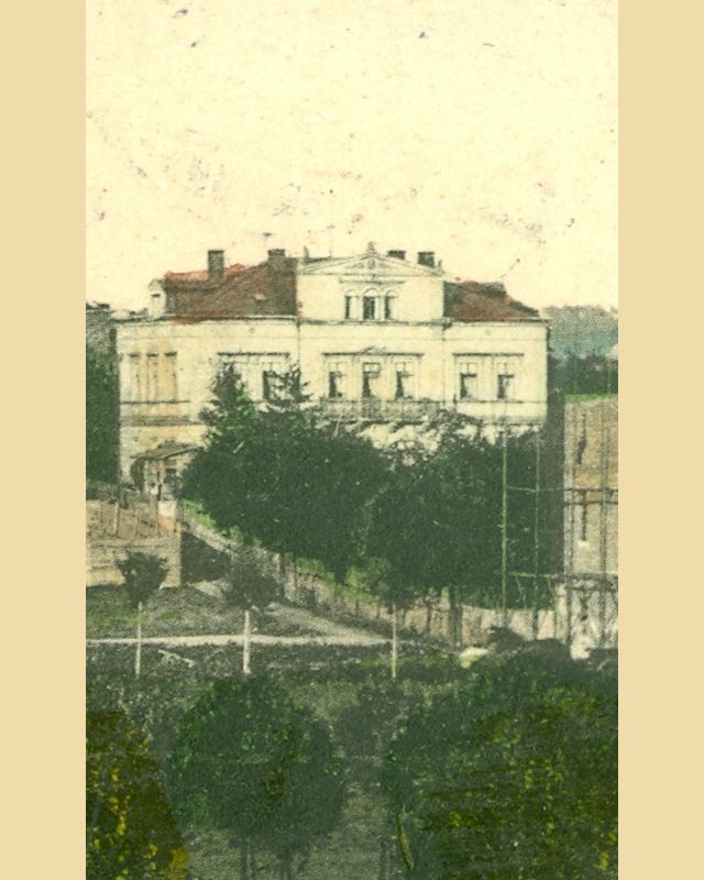 Badstraße 10 (vor 1905 Badstraße 18, 1905 - 1933 Badstraße 10, 1933 - 1945 Adolf-Hitler-Straße 10) Radeberg Badstraße 10 (vor 1905 Badstraße 18, 1905 - 1933 Badstraße 10, 1933 - 1945 Adolf-Hitler-Straße 10) Radeberg