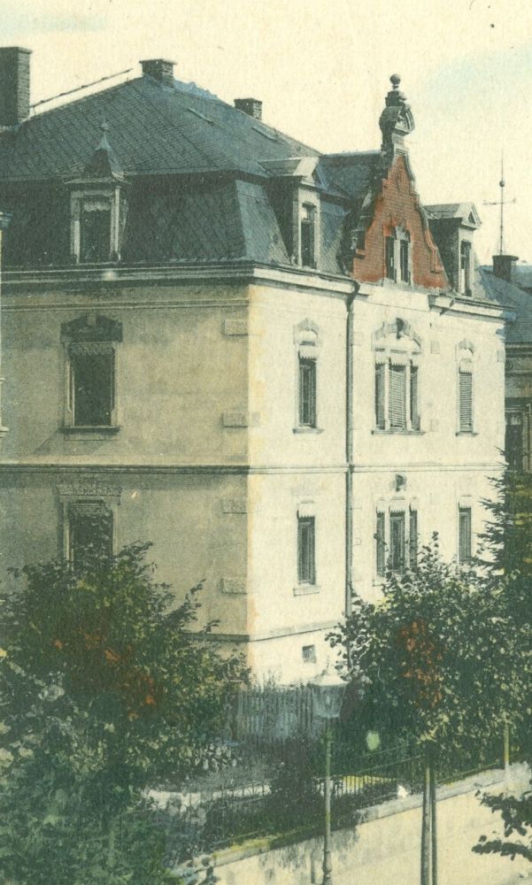 Badstraße 12 (vor 1905 Badstraße 17, 1905 - 1933 Badstraße 12, 1933 - 1945 Adolf-Hitler-Straße 12) Radeberg Badstraße 12 (vor 1905 Badstraße 17, 1905 - 1933 Badstraße 12, 1933 - 1945 Adolf-Hitler-Straße 12) Radeberg