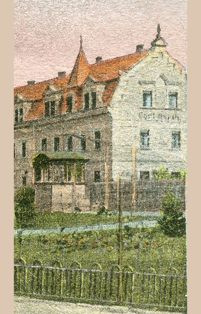 Badstraße 30 (vor 1905 Badstraße 12, 1905 - 1933 Badstraße 30, 1933 - 1945 Adolf-Hitler-Straße 30) Radeberg Badstraße 30 (vor 1905 Badstraße 12, 1905 - 1933 Badstraße 30, 1933 - 1945 Adolf-Hitler-Straße 30) Radeberg