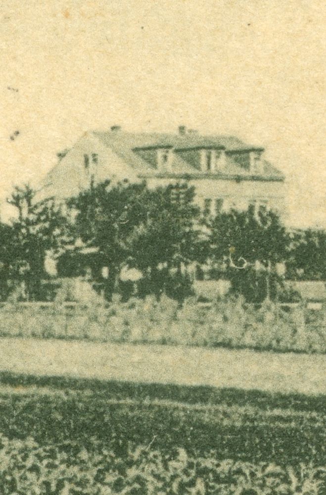 Badstraße 57 (vor 1920 Lotzdorf 79, 1920 - 1933 Badstraße 51, 1933 - 1945 Adolf-Hitler-Straße 57) Radeberg Badstraße 57 (vor 1920 Lotzdorf 79, 1920 - 1933 Badstraße 51, 1933 - 1945 Adolf-Hitler-Straße 57) Radeberg