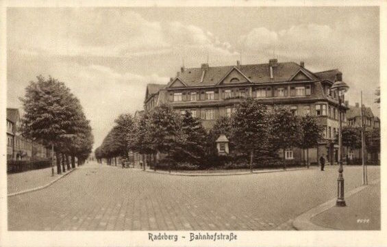 Bahnhofstraße 20,21 / Dresdener Straße (-1927 Fabrikstraße)  Radeberg
