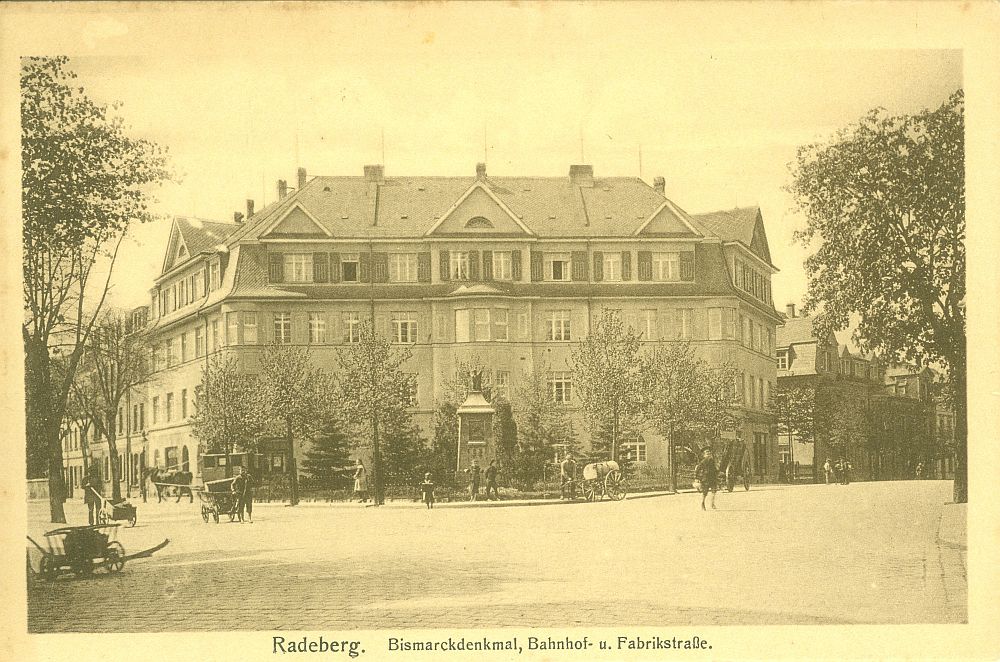 Bahnhofstra&szlig;e 20 und 21 / Dresdener Stra&szlig;e 19 (bis 1927 Fabrikstra&szlig;e 1)  Radeberg