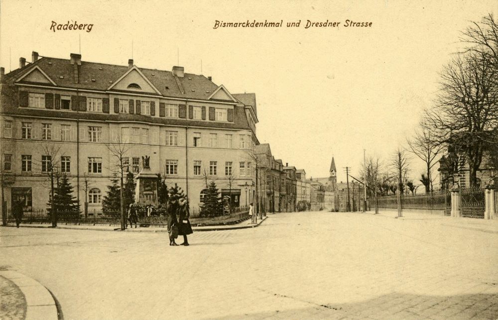 Bahnhofstra&szlig;e / Dresdener Stra&szlig;e (-1927 Fabrikstra&szlig;e)  Radeberg