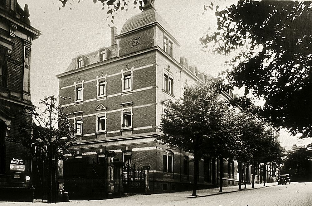 Dresdener Straße 11 (bis 1905 Dresdener Straße 21d, 1910 - 1927 Dresdener Straße 55) Radeberg Dresdener Straße 11 (bis 1905 Dresdener Straße 21d, 1910 - 1927 Dresdener Straße 55) Radeberg