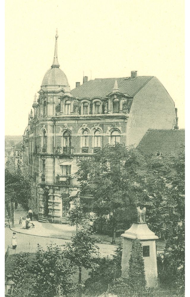 Dresdener Stra&szlig;e 17 (-1905 Dresdener Str. 21g, 1910-27 Dresdener Str. 61) / Bahnhofstra&szlig;e  Radeberg