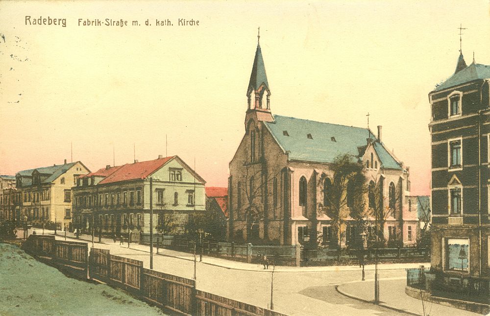 Dresdener Straße 31 (vor 1903 Fabrikstraße 4a, 1903 - 1927 Fabrikstraße 13) / Straße des Friedens (Goldbachstraße) Radeberg Dresdener Straße 31 (vor 1903 Fabrikstraße 4a, 1903 - 1927 Fabrikstraße 13) / Straße des Friedens (Goldbachstraße) Radeberg