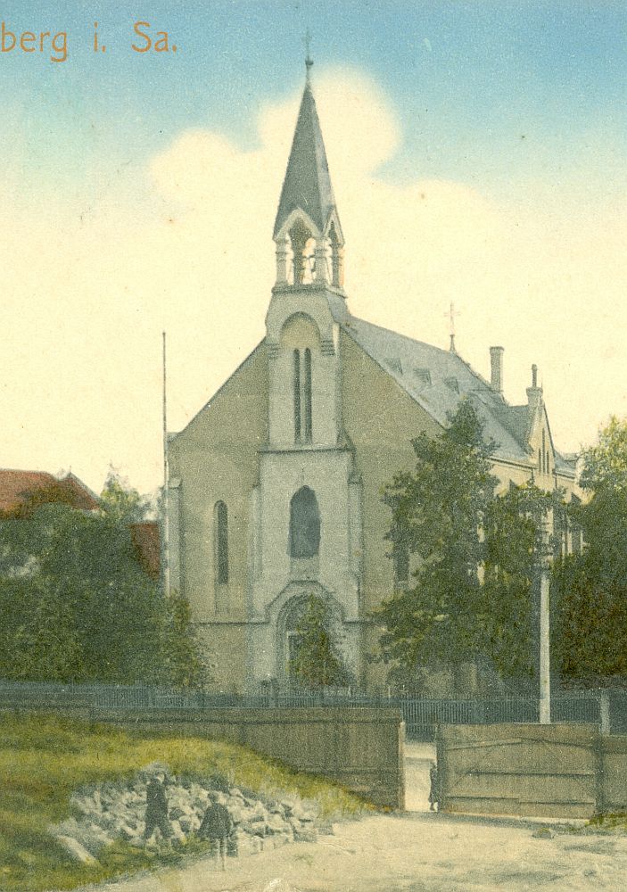 Dresdener Straße 31 (vor 1905 Fabrik-<br>straße 4a, 1905 - 1927 Fabrikstraße 13) / Straße des Friedens (Goldbachstraße) Radeberg Dresdener Straße 31 (vor 1905 Fabrik-<br>straße 4a, 1905 - 1927 Fabrikstraße 13) / Straße des Friedens (Goldbachstraße) Radeberg