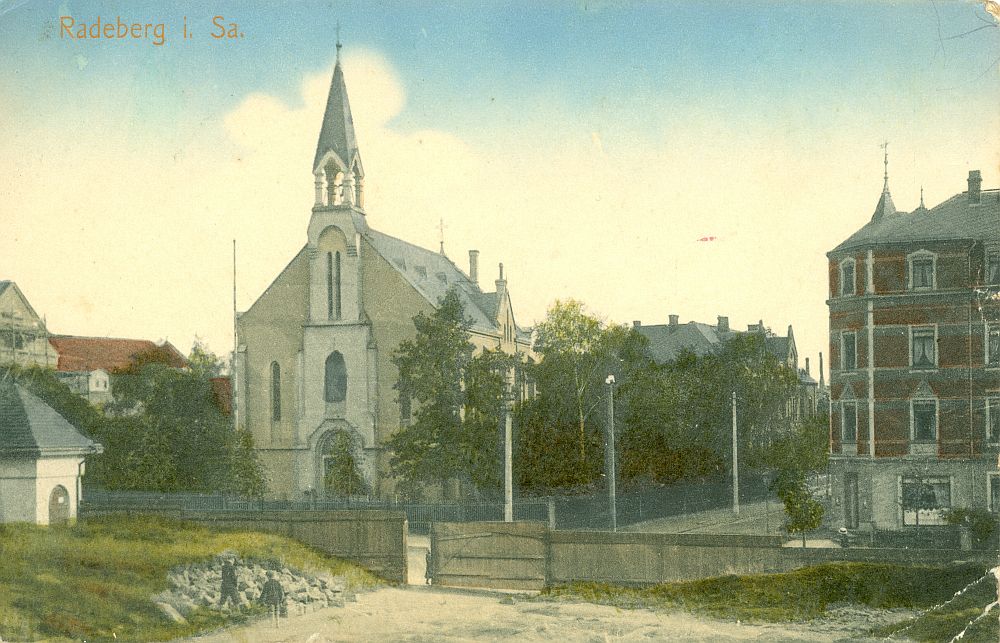 Dresdener Straße 31 (vor 1903 Fabrikstraße 4a, 1903 - 1927 Fabrikstraße 13) / Straße des Friedens (Goldbachstraße) Radeberg Dresdener Straße 31 (vor 1903 Fabrikstraße 4a, 1903 - 1927 Fabrikstraße 13) / Straße des Friedens (Goldbachstraße) Radeberg