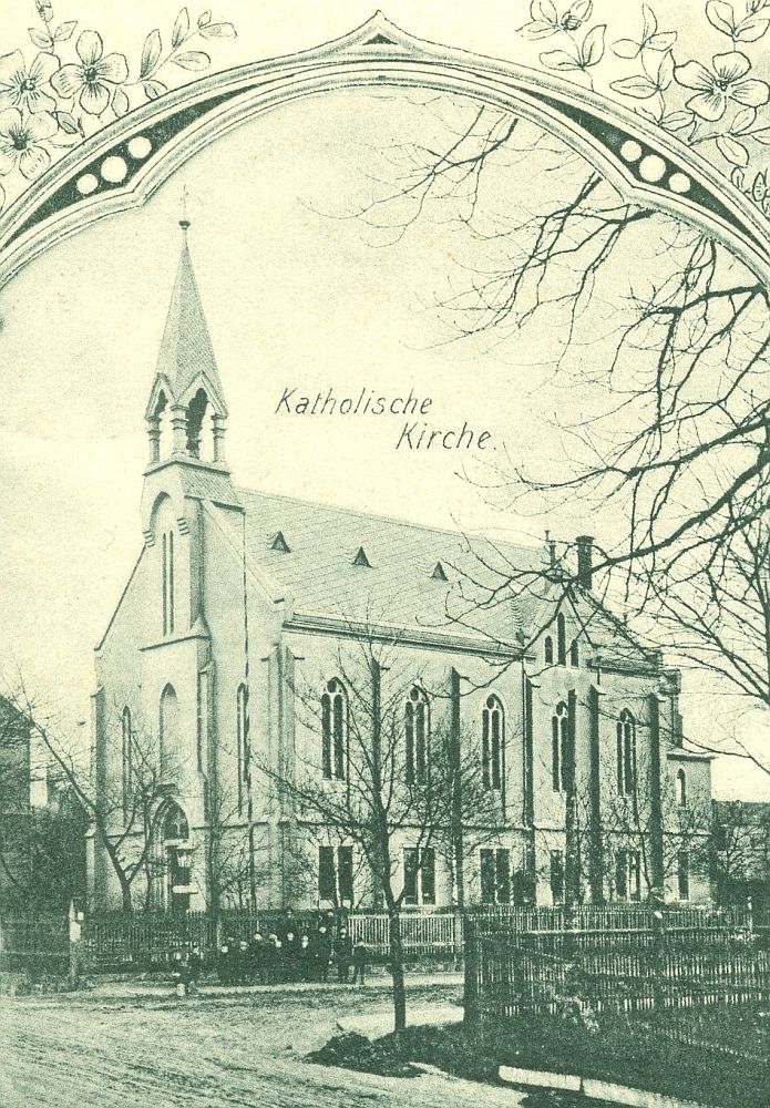 Dresdener Straße 31 (vor 1905 Fabrik-<br>straße 4a, 1905 - 1927 Fabrikstraße 13) / Straße des Friedens (Goldbachstraße) Radeberg Dresdener Straße 31 (vor 1905 Fabrik-<br>straße 4a, 1905 - 1927 Fabrikstraße 13) / Straße des Friedens (Goldbachstraße) Radeberg