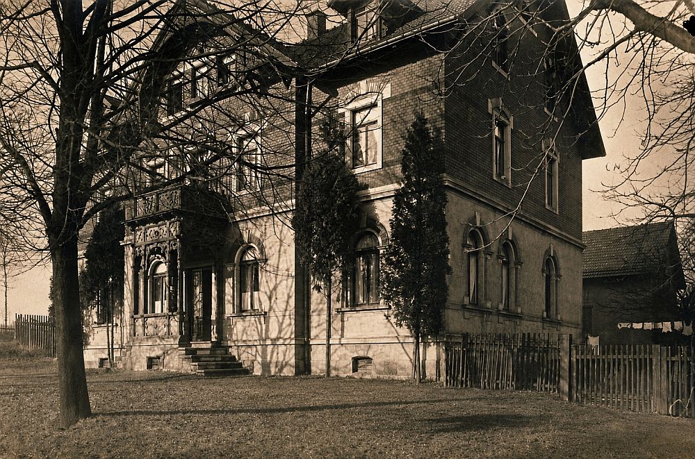 Dresdener Straße 90 (vor 1920 Lotzdorf 62C, 1920 - 1927 Fabrikstraße 90) Radeberg Dresdener Straße 90 (vor 1920 Lotzdorf 62C, 1920 - 1927 Fabrikstraße 90) Radeberg