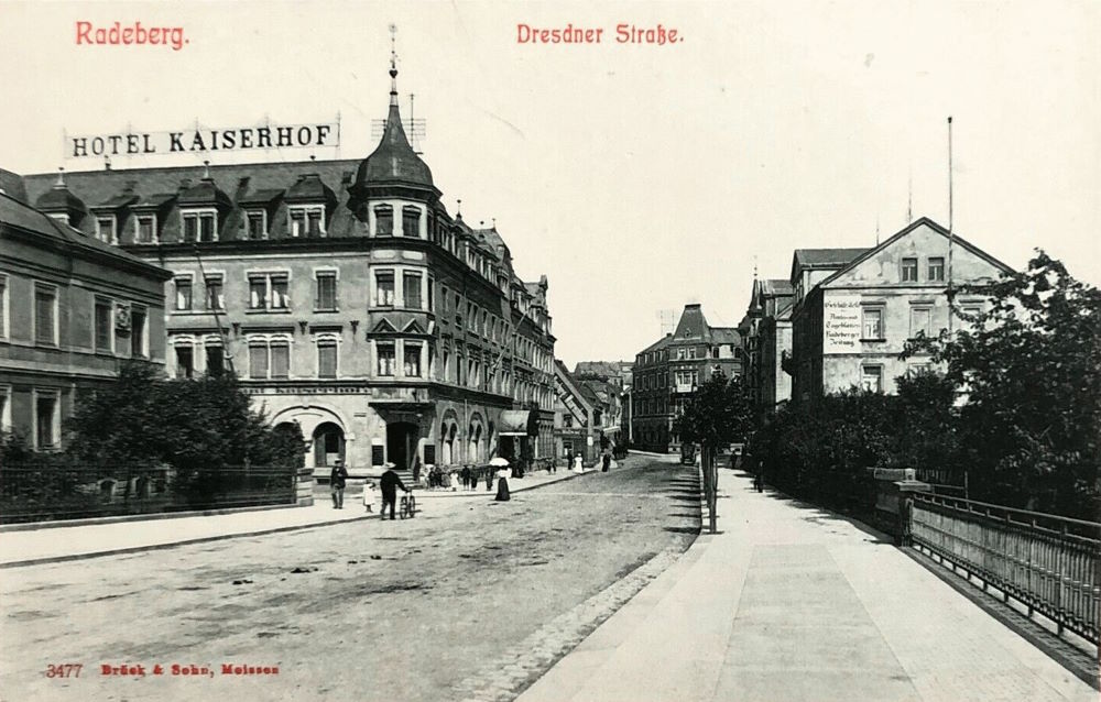 Dresdener Stra&szlig;e an der R&ouml;derbr&uuml;cke  Radeberg