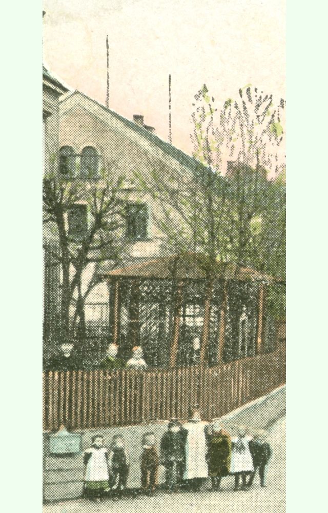 Dr. Rudolf-Friedrichs-Straße 4 (bis 1920 Lotzdorf 58C, 1920 - 1927 Friedrich-Straße 4, 1927 - 1945 Friedrichstraße 4) Radeberg Dr. Rudolf-Friedrichs-Straße 4 (bis 1920 Lotzdorf 58C, 1920 - 1927 Friedrich-Straße 4, 1927 - 1945 Friedrichstraße 4) Radeberg