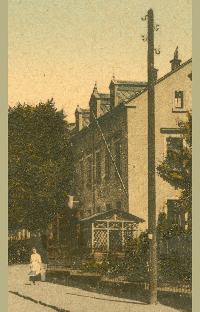 Dr. Rudolf-Friedrichs-Straße 10 (bis 1920 Lotzdorf 58I, 1920 - 1927 Friedrich-Straße 10, 1927 - 1945 Friedrichstraße 10) Radeberg Dr. Rudolf-Friedrichs-Straße 10 (bis 1920 Lotzdorf 58I, 1920 - 1927 Friedrich-Straße 10, 1927 - 1945 Friedrichstraße 10) Radeberg