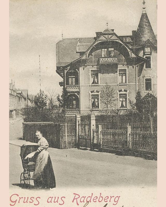 Dr. Rudolf-Friedrichs-Straße 24 (bis 1920 Lotzdorf 58P, 1920 - 1927 Friedrich-Straße 20, 1927 - 1945 Friedrichstraße 24) Radeberg Dr. Rudolf-Friedrichs-Straße 24 (bis 1920 Lotzdorf 58P, 1920 - 1927 Friedrich-Straße 20, 1927 - 1945 Friedrichstraße 24) Radeberg