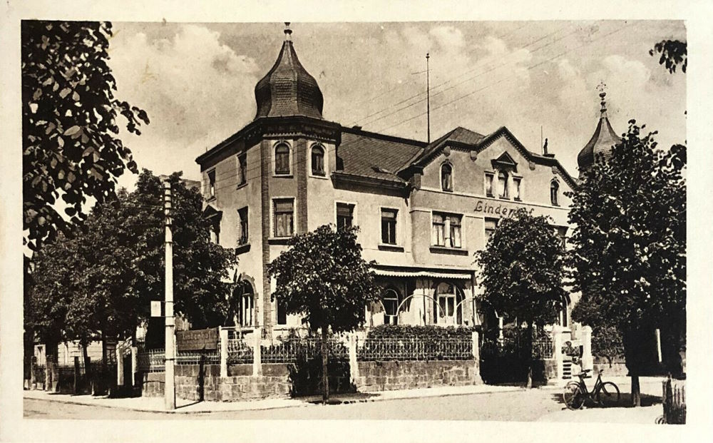 Dr. Rudolf-Friedrichs-Straße 32 (vor 1927 Friedrich-Straße 28, 1937 Friedrichstraße 32) / Badstraße Radeberg Dr. Rudolf-Friedrichs-Straße 32 (vor 1927 Friedrich-Straße 28, 1937 Friedrichstraße 32) / Badstraße Radeberg