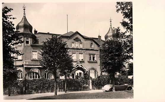 Dr. Rudolf-Friedrichs-Straße 32 (bis 1927 Friedrich-Straße 28, 1927 - 1945 Friedrichstraße 32) / Badstraße Radeberg Dr. Rudolf-Friedrichs-Straße 32 (bis 1927 Friedrich-Straße 28, 1927 - 1945 Friedrichstraße 32) / Badstraße Radeberg