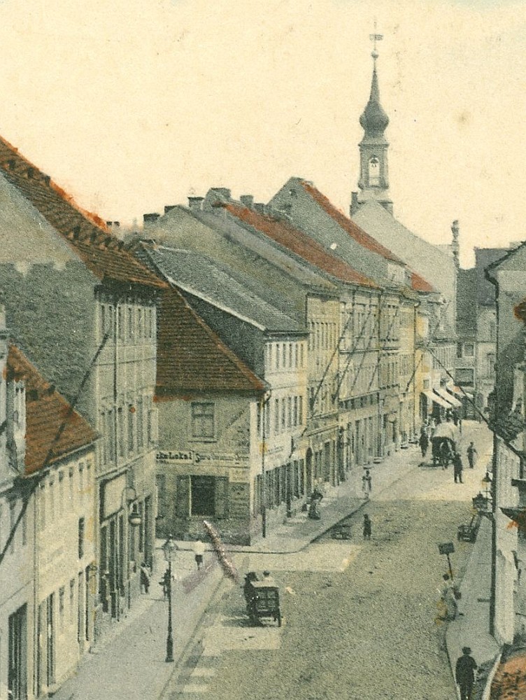 Hauptstraße 12 (1787 HNr. 105, bis 1927 Hauptstraße 17) / Kirchstraße Radeberg Hauptstraße 12 (1787 HNr. 105, bis 1927 Hauptstraße 17) / Kirchstraße Radeberg