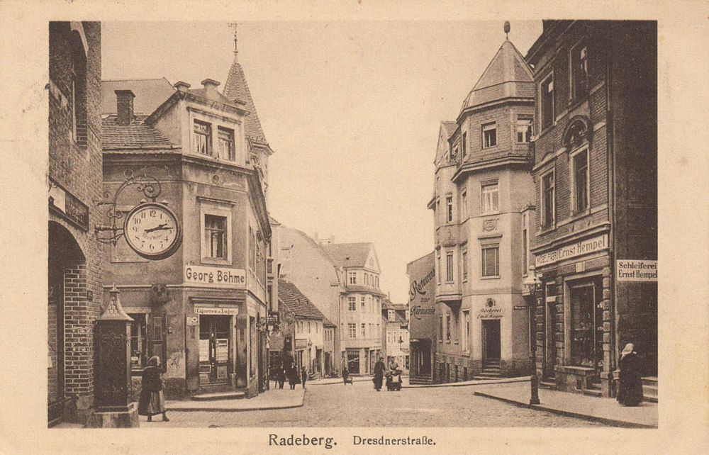 Hauptstraße 23 (1787 HNr. 89, bis 1927 Dresdener Straße 1) / Berggasse Radeberg Hauptstraße 23 (1787 HNr. 89, bis 1927 Dresdener Straße 1) / Berggasse Radeberg