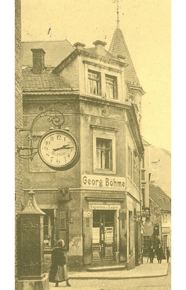 Hauptstraße 23 (1787 HNr. 89, bis 1927 Dresdener Straße 1) / Berggasse Radeberg Hauptstraße 23 (1787 HNr. 89, bis 1927 Dresdener Straße 1) / Berggasse Radeberg