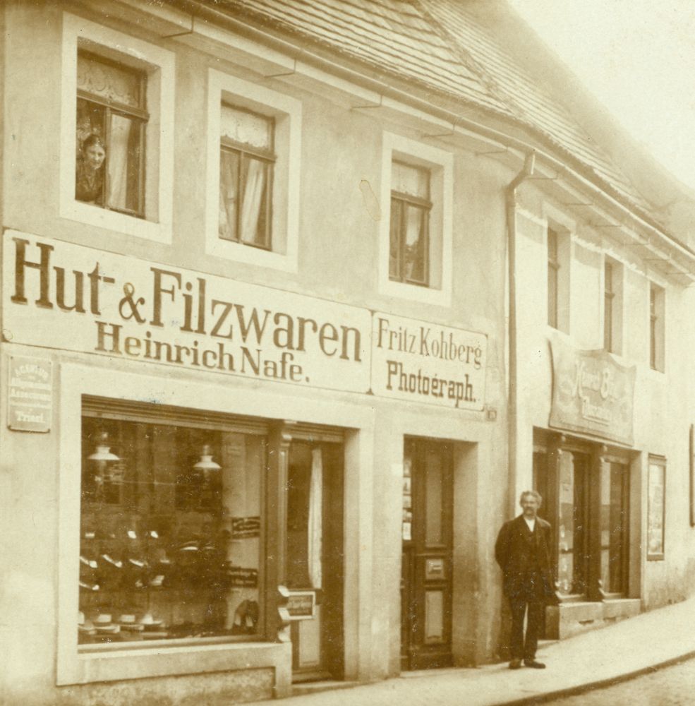 Hauptstraße 30 (1787 HNr. 248a, vor 1910 Dresdener Straße 39, 1910 - 1927 Dresdener Straße 8) Radeberg Hauptstraße 30 (1787 HNr. 248a, vor 1910 Dresdener Straße 39, 1910 - 1927 Dresdener Straße 8) Radeberg