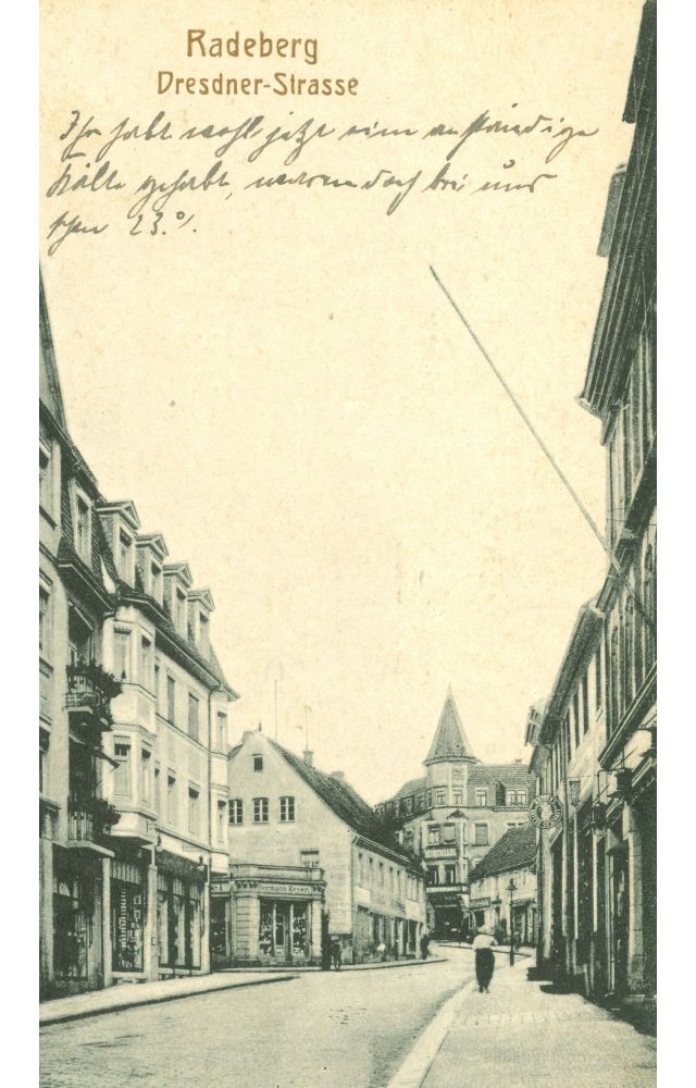 Hauptstraße 32 (vor 1910 Dresdener Straße 38, 1910 - 1927 Dresdener Straße 10) / Schulstraße Radeberg Hauptstraße 32 (vor 1910 Dresdener Straße 38, 1910 - 1927 Dresdener Straße 10) / Schulstraße Radeberg