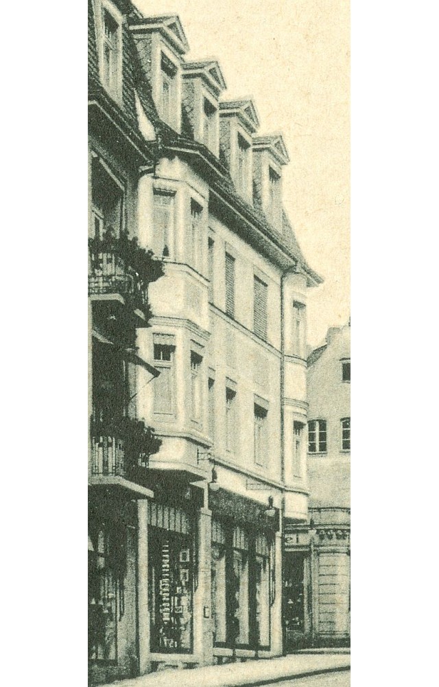 Hauptstraße 34 (1787 HNr. 247, vor 1910 Dresdener Straße 37, 1910 - 27 Dresdener Straße 12) / Schulstraße Radeberg Hauptstraße 34 (1787 HNr. 247, vor 1910 Dresdener Straße 37, 1910 - 27 Dresdener Straße 12) / Schulstraße Radeberg