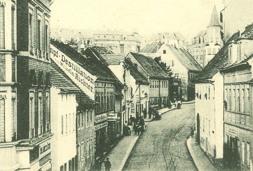 Hauptstra&szlig;e 44 (bis 1910 Dresdener Stra&szlig;e 32, 1910 - 1927 Dresdener Stra&szlig;e 22)  Radeberg