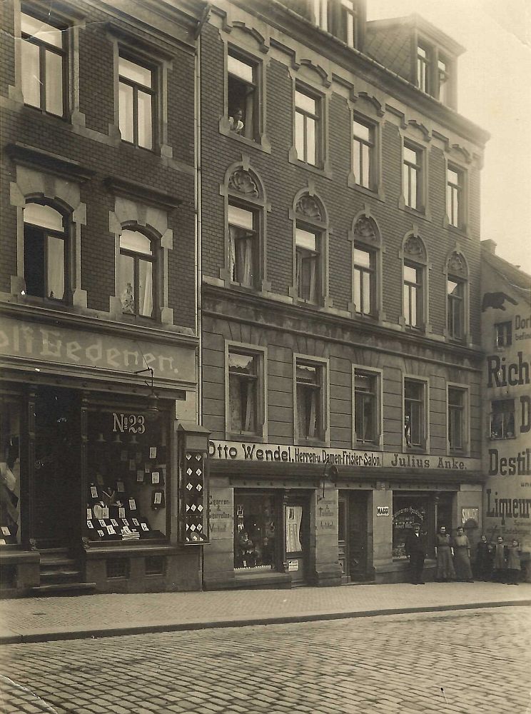 Hauptstraße 45 (1787 HNr. 210, vor 1910 Dresdener Straße 12, 1910 - 1927 Dresdener Straße 23) Radeberg Hauptstraße 45 (1787 HNr. 210, vor 1910 Dresdener Straße 12, 1910 - 1927 Dresdener Straße 23) Radeberg