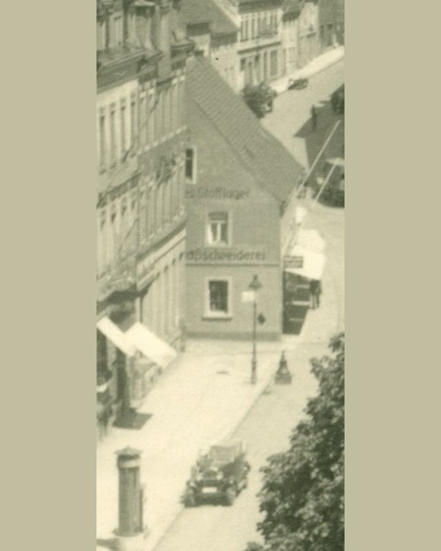 Hauptstraße 56 (1787 HNr. 223-224, vor 1910 Dresdener Straße 24, 1910 - 1927 Dresdener Straße 34) Radeberg Hauptstraße 56 (1787 HNr. 223-224, vor 1910 Dresdener Straße 24, 1910 - 1927 Dresdener Straße 34) Radeberg
