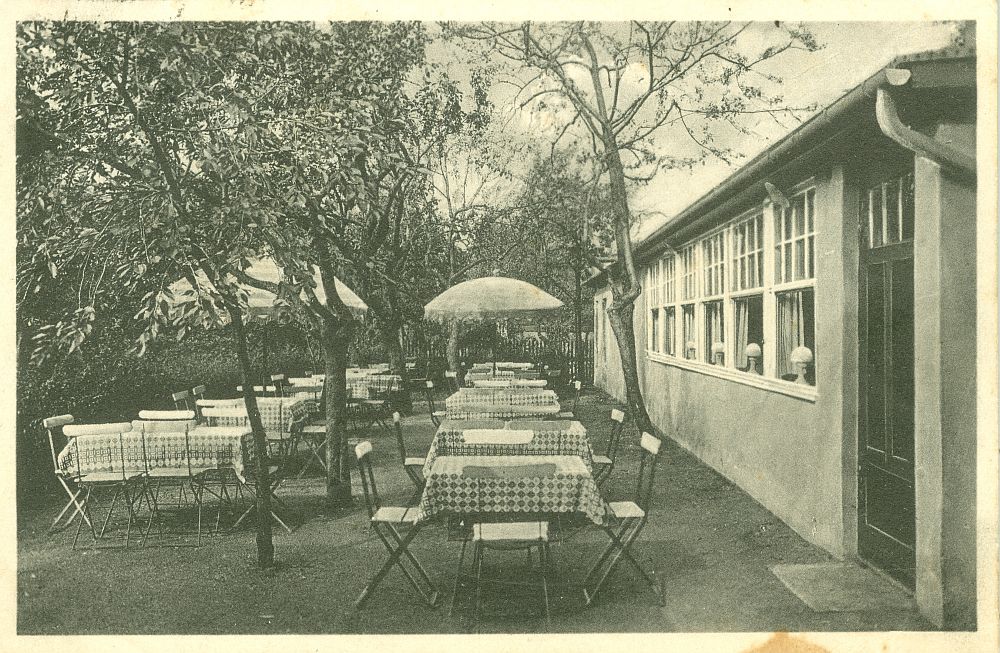 Hauptstra&szlig;e 24 (1787 HNr. 251, vor 1910 Dresdener Stra&szlig;e 42, 1910 - 1927 Dresdener Stra&szlig;e 2)  Radeberg